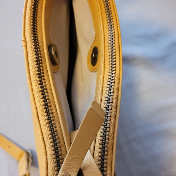 MAKE AN OFFER  Lucky Brand Leather Crossbody Bag Purse. Exclnt!! - Picture 16 of 16